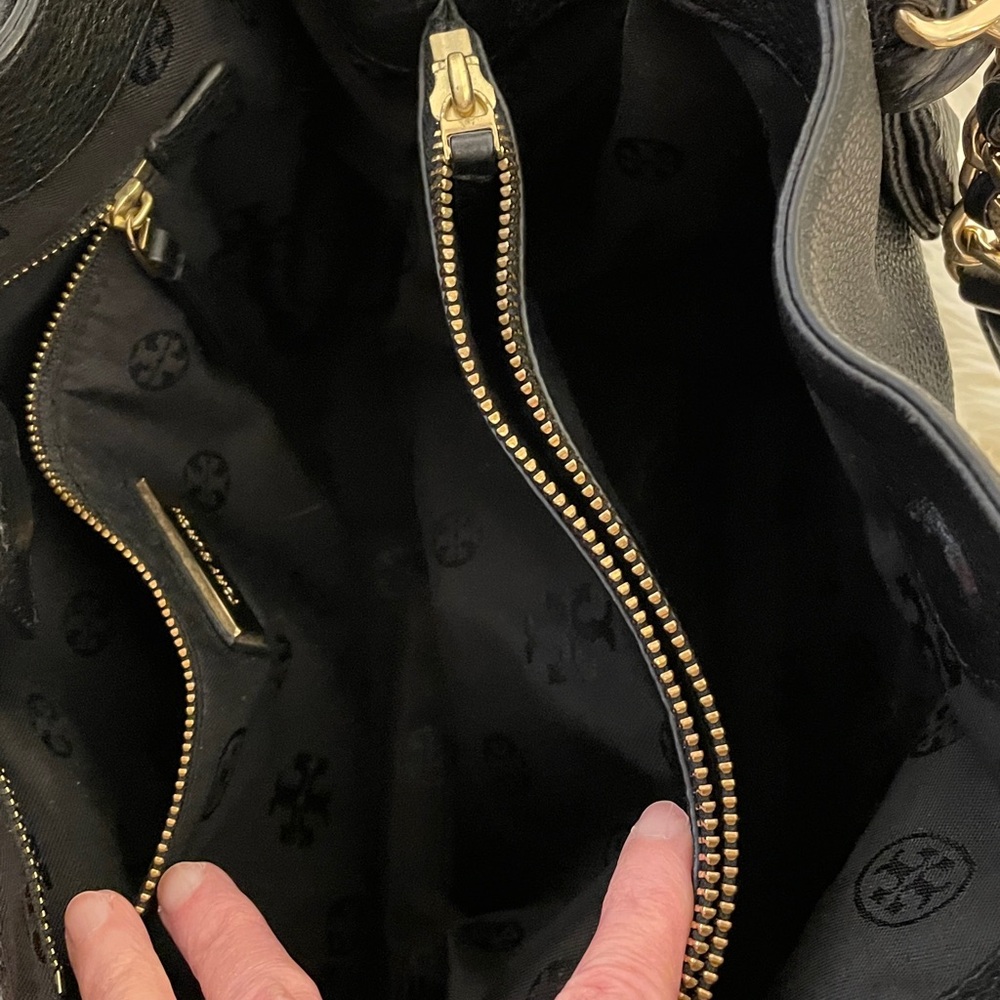 Tory Burch Black Leather Shoulder Tote with Gold Chain Accents - Picture 7 of 8